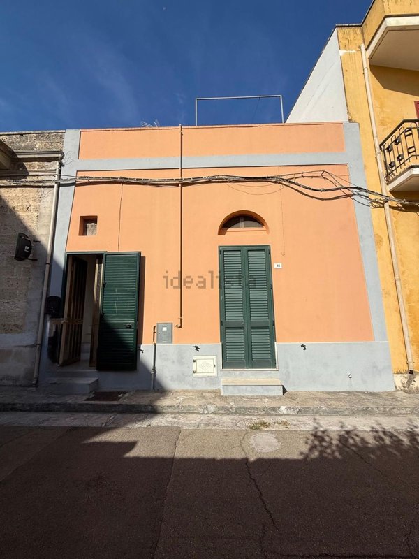 casa indipendente in vendita ad Aradeo