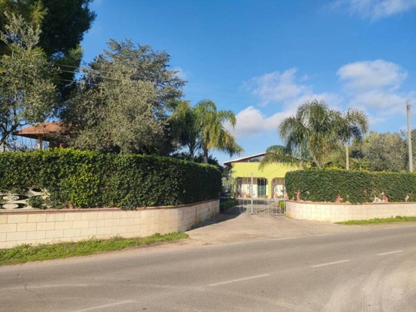 casa indipendente in vendita ad Aradeo