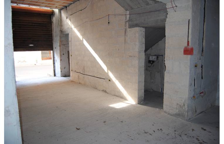 negozio in vendita ad Aradeo