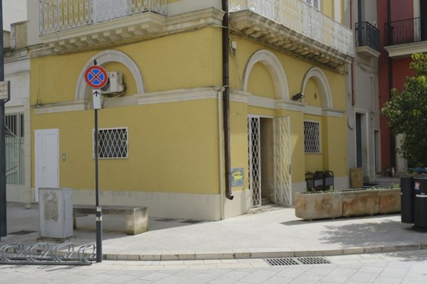 locale commerciale in vendita ad Aradeo