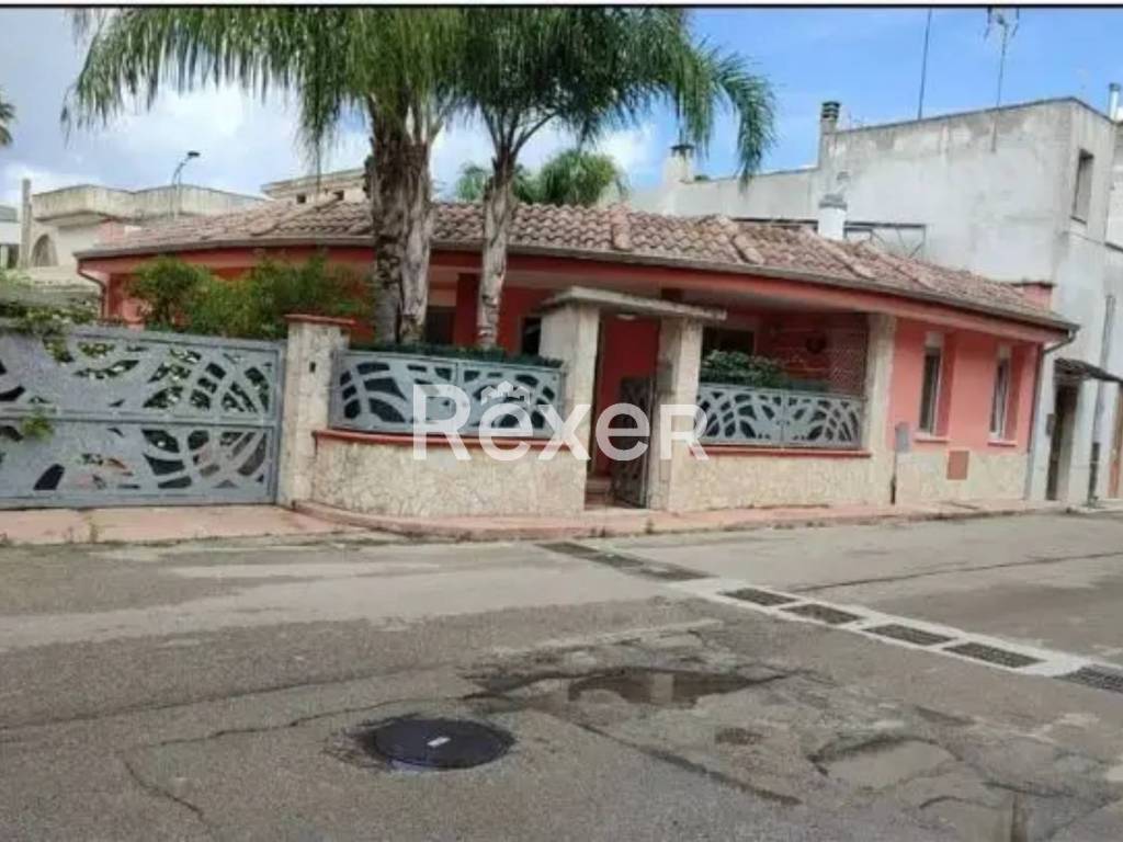 casa indipendente in vendita ad Aradeo