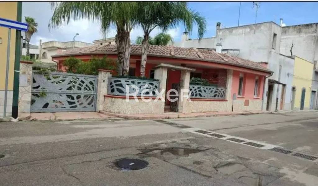 casa indipendente in vendita ad Aradeo