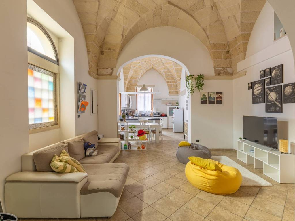 casa indipendente in vendita ad Aradeo