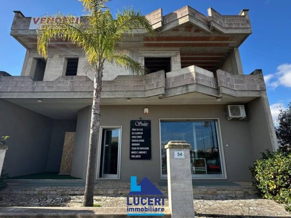 negozio in vendita ad Aradeo