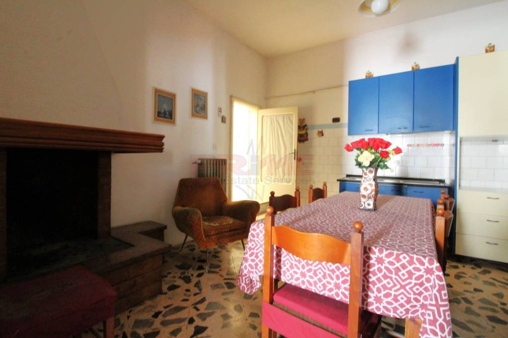 casa indipendente in vendita ad Aradeo
