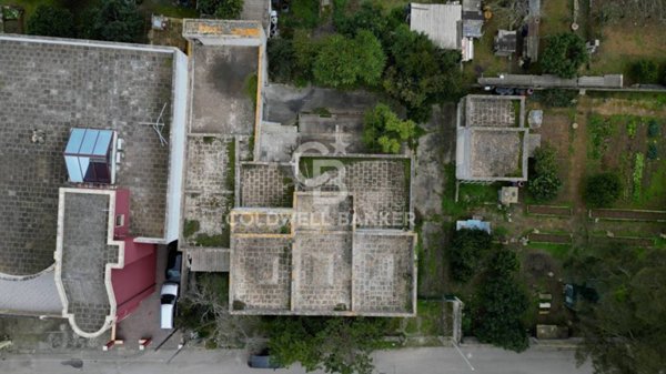 casa indipendente in vendita ad Aradeo