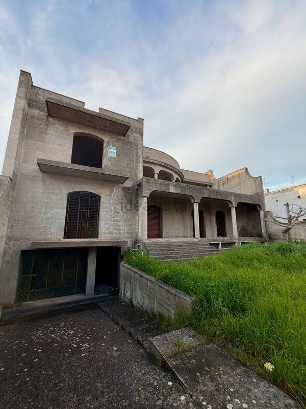 casa indipendente in vendita ad Aradeo