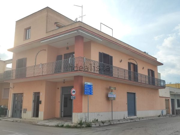 casa indipendente in vendita ad Aradeo