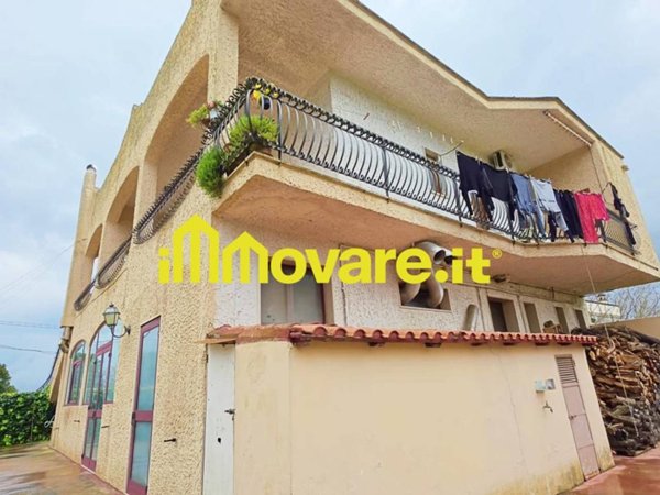 casa indipendente in vendita ad Aradeo