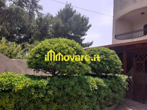 casa indipendente in vendita ad Aradeo