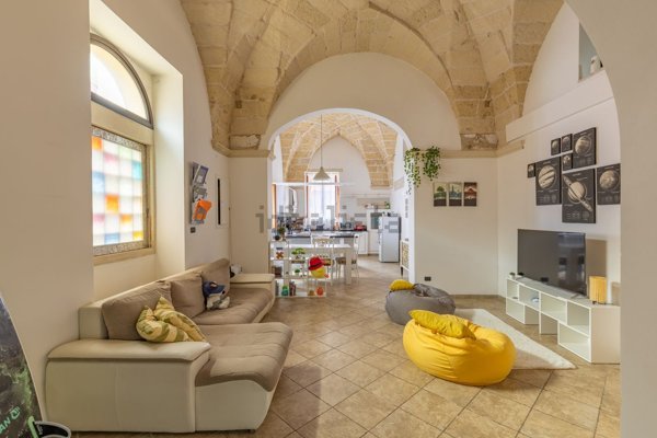 casa indipendente in vendita ad Aradeo