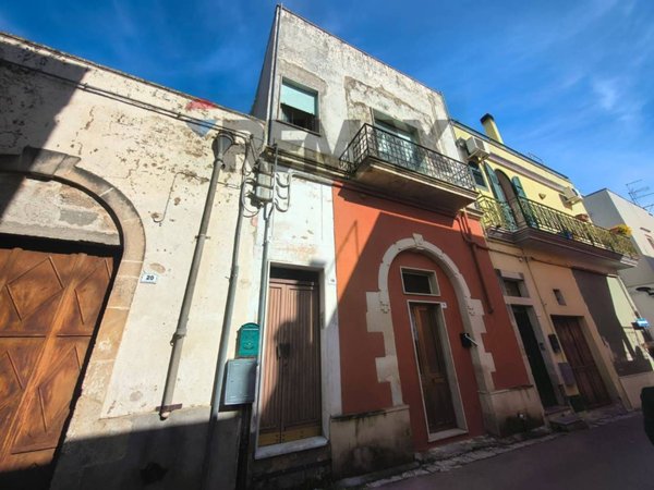 casa indipendente in vendita ad Aradeo