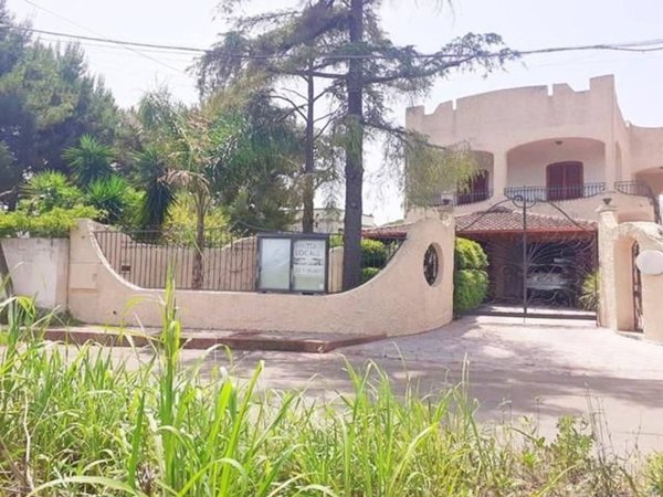 casa indipendente in vendita ad Aradeo