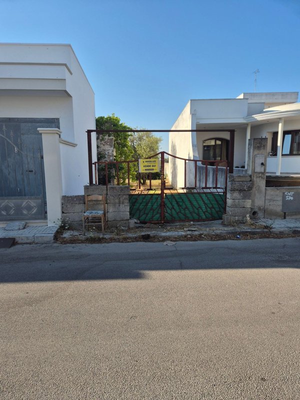 terreno in vendita ad Aradeo