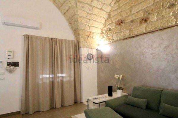 casa indipendente in vendita ad Aradeo