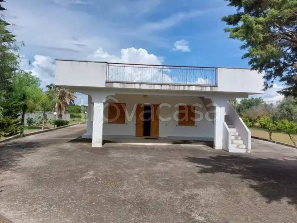 casa indipendente in vendita ad Aradeo