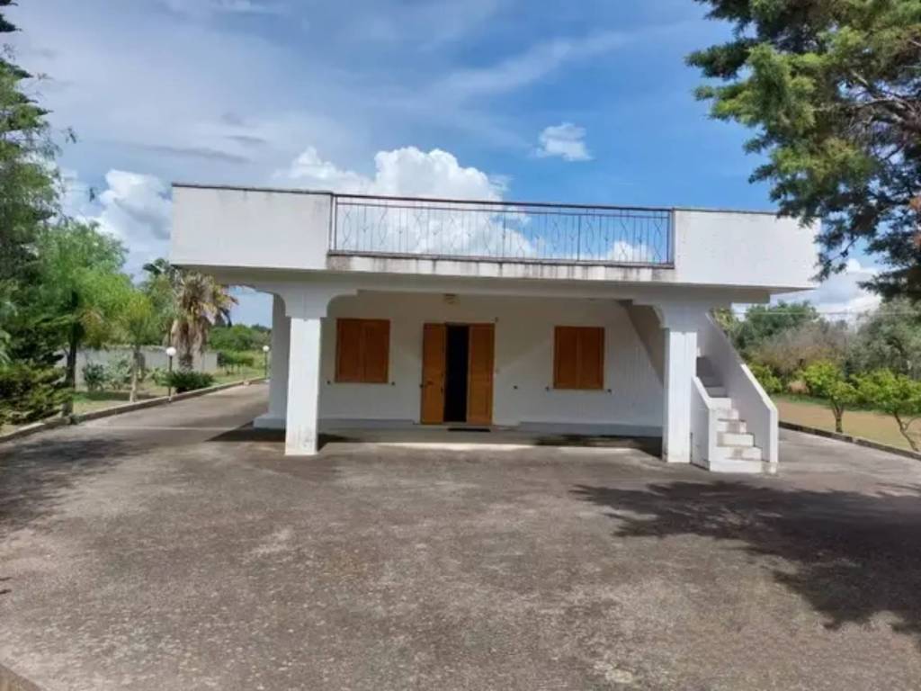 casa indipendente in vendita ad Aradeo
