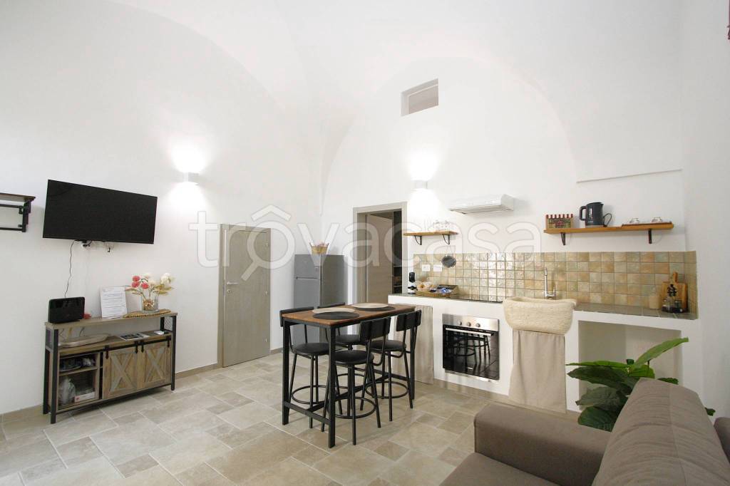 casa indipendente in vendita ad Aradeo