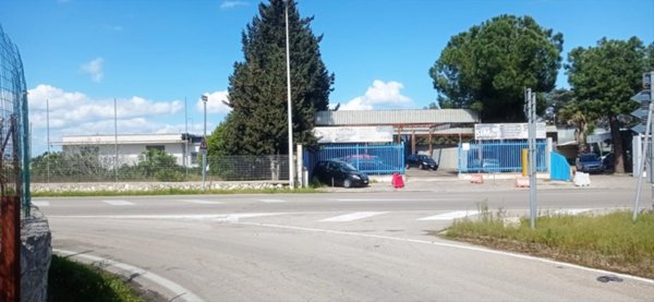 locale commerciale in vendita ad Arnesano