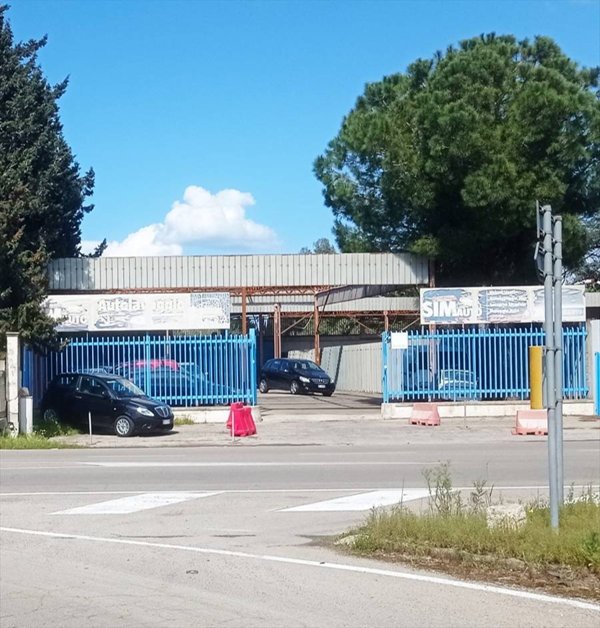 locale commerciale in vendita ad Arnesano
