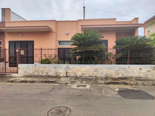 casa indipendente in vendita ad Arnesano