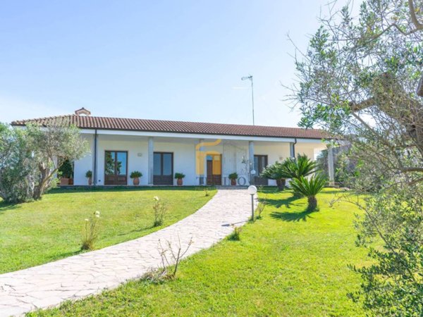 casa indipendente in vendita ad Arnesano