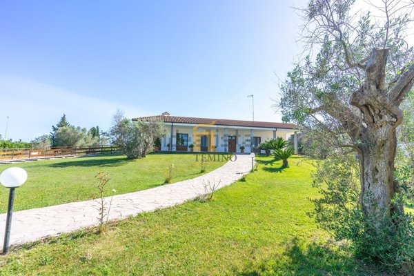 casa indipendente in vendita ad Arnesano