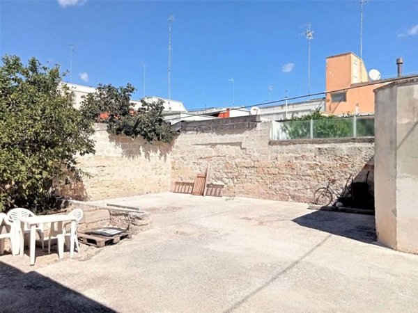 casa indipendente in vendita ad Arnesano