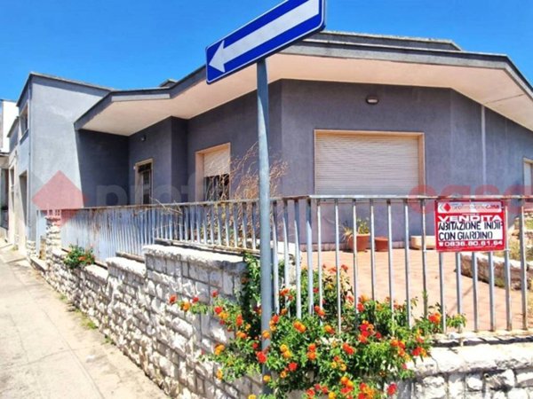 casa indipendente in vendita a Bagnolo del Salento