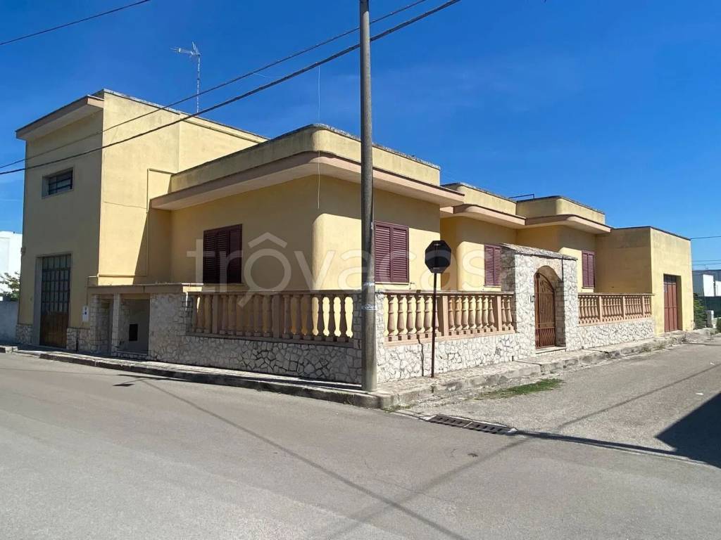 casa indipendente in vendita a Botrugno