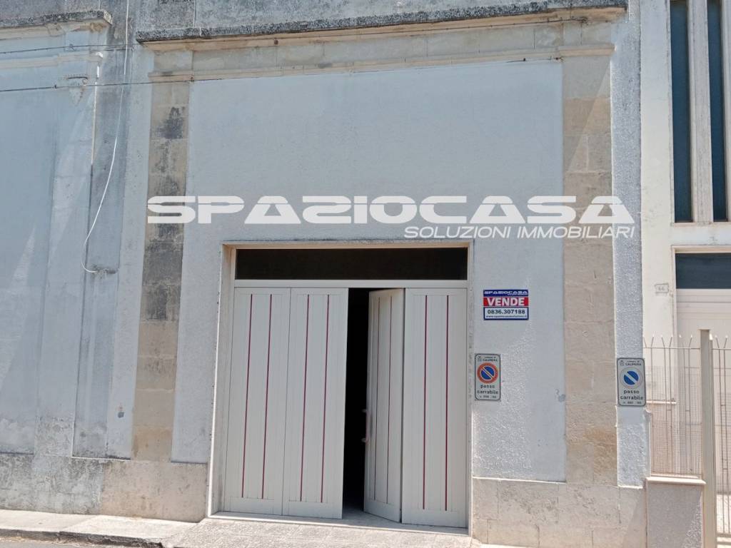 locale commerciale in vendita a Calimera