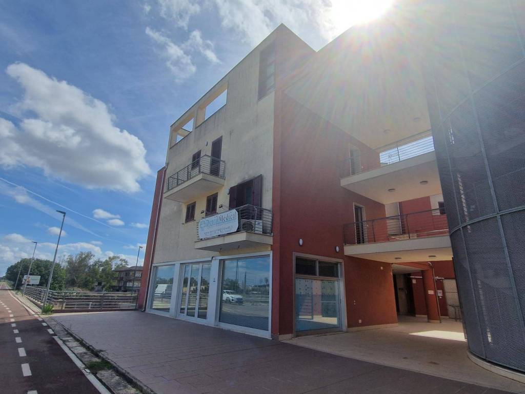 negozio in vendita a Campi Salentina