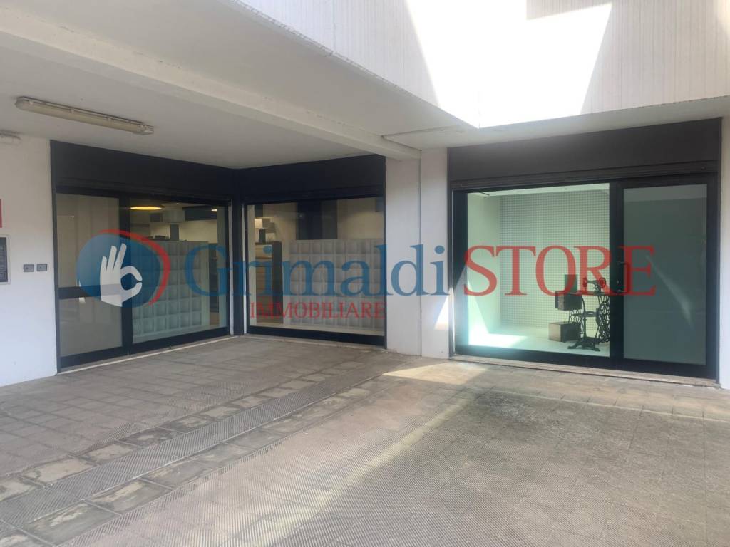 negozio in vendita a Campi Salentina