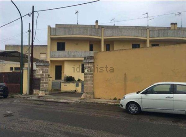 casa indipendente in vendita a Campi Salentina