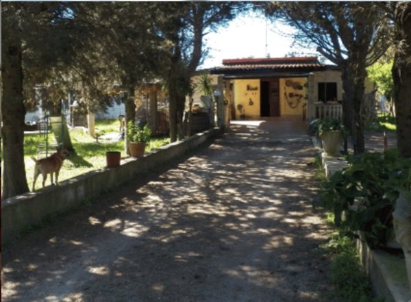 casa indipendente in vendita a Campi Salentina