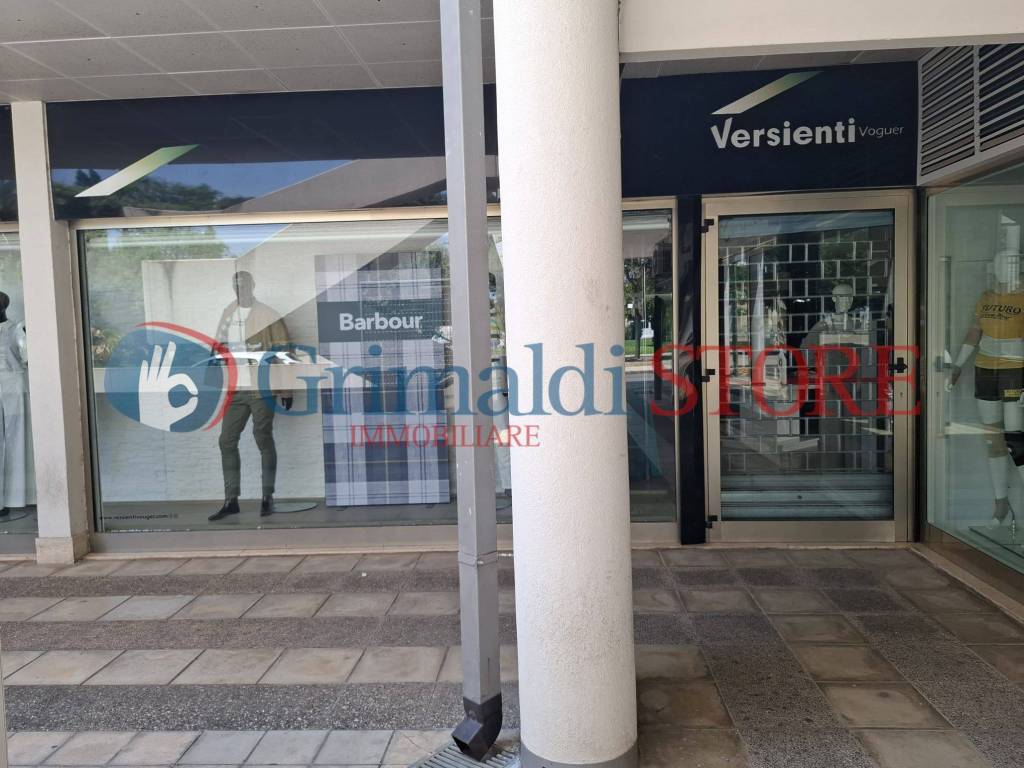 negozio in vendita a Campi Salentina