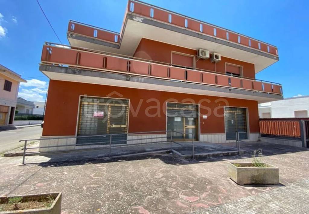 locale commerciale in vendita a Campi Salentina