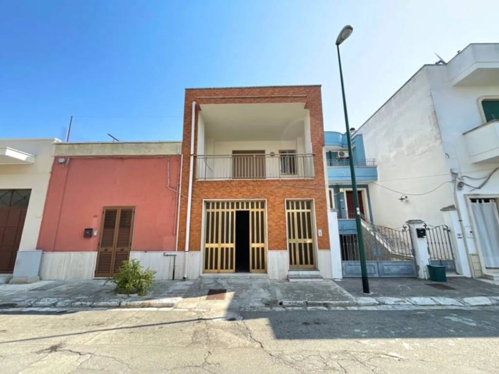 casa indipendente in vendita a Campi Salentina