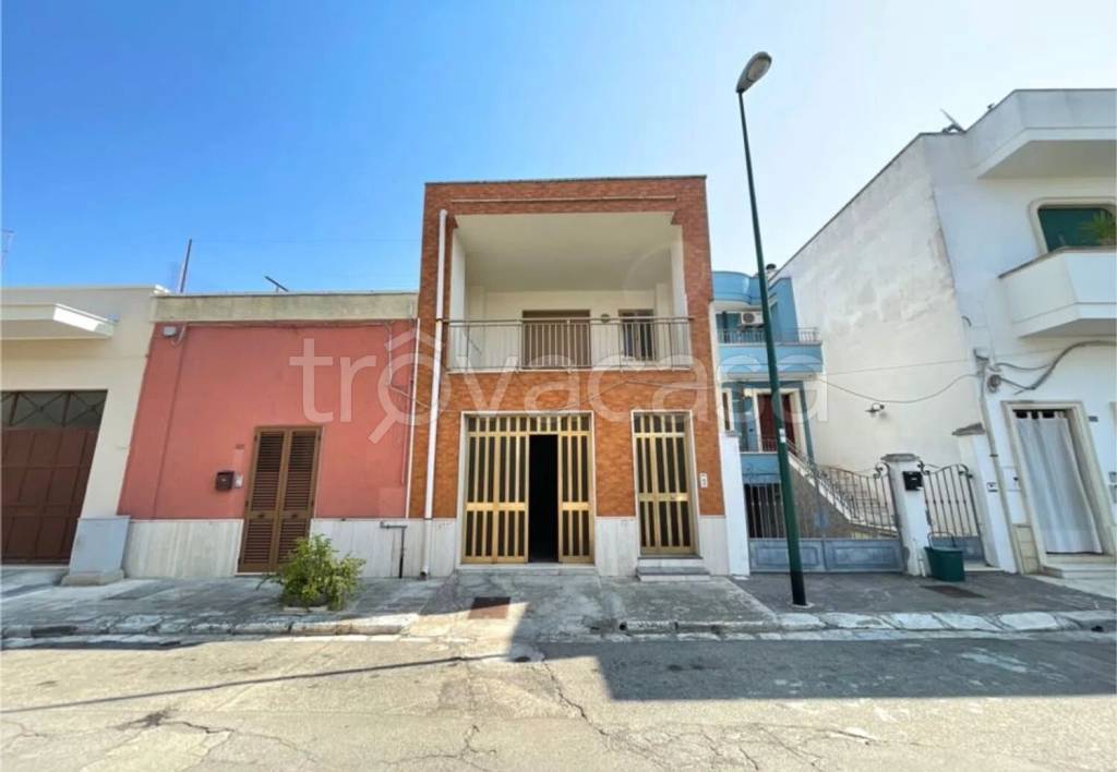 casa indipendente in vendita a Campi Salentina