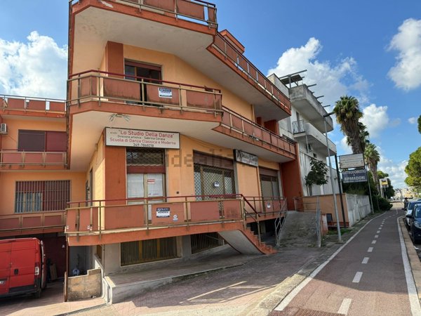 locale commerciale in vendita a Campi Salentina