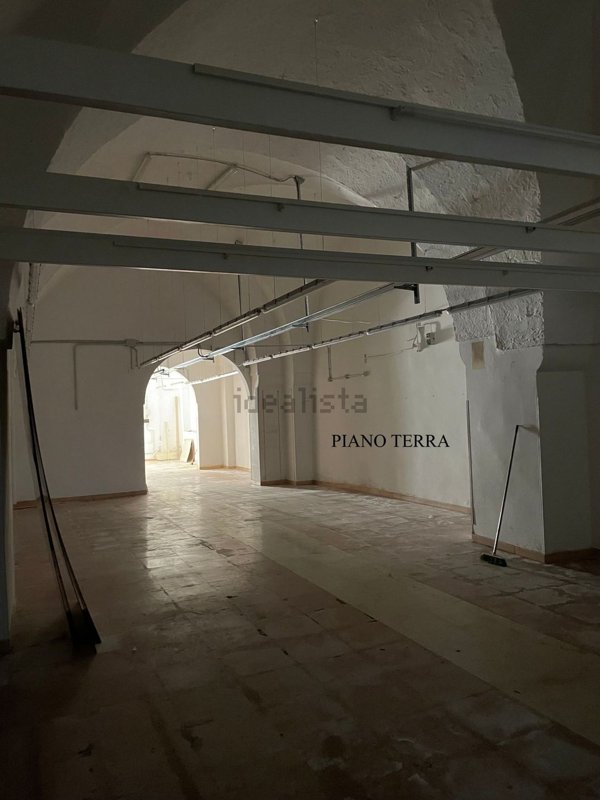 locale commerciale in vendita a Campi Salentina