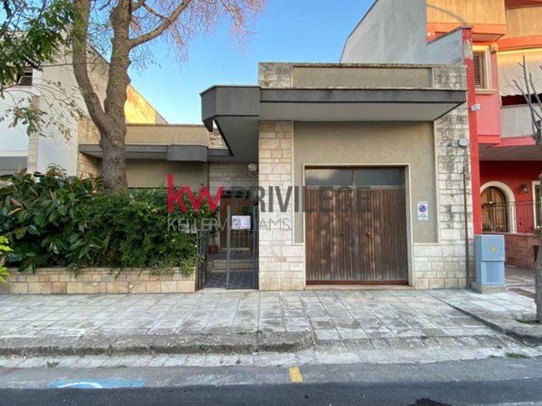 casa indipendente in vendita a Campi Salentina