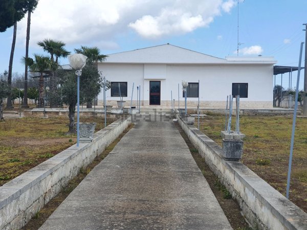 casa indipendente in vendita a Campi Salentina