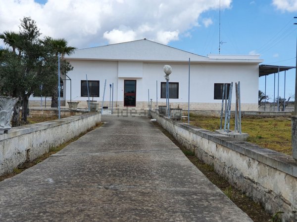 casa indipendente in vendita a Campi Salentina