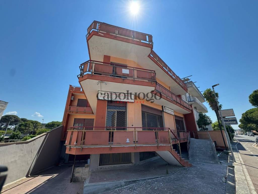 intera palazzina in vendita a Campi Salentina