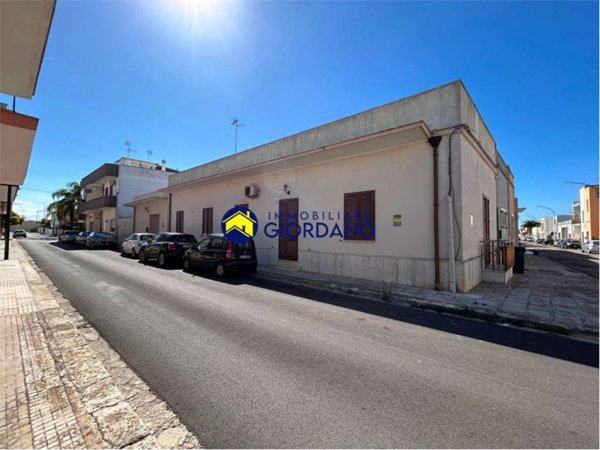 casa indipendente in vendita a Campi Salentina