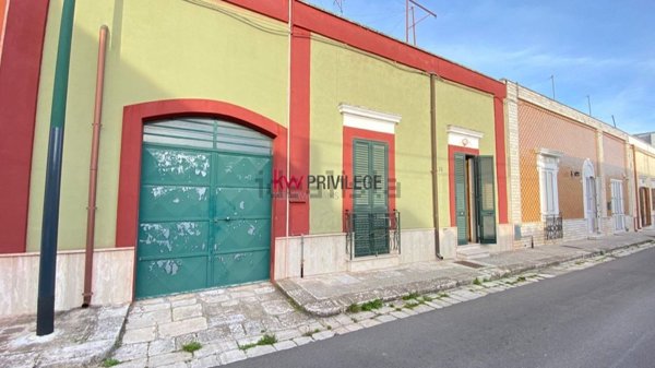 casa indipendente in vendita a Campi Salentina