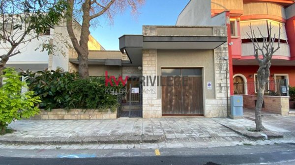 casa indipendente in vendita a Campi Salentina