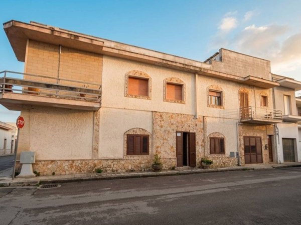 casa indipendente in vendita a Campi Salentina