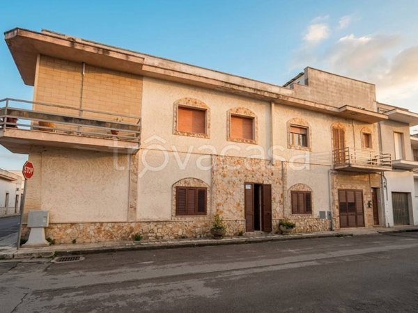 casa indipendente in vendita a Campi Salentina